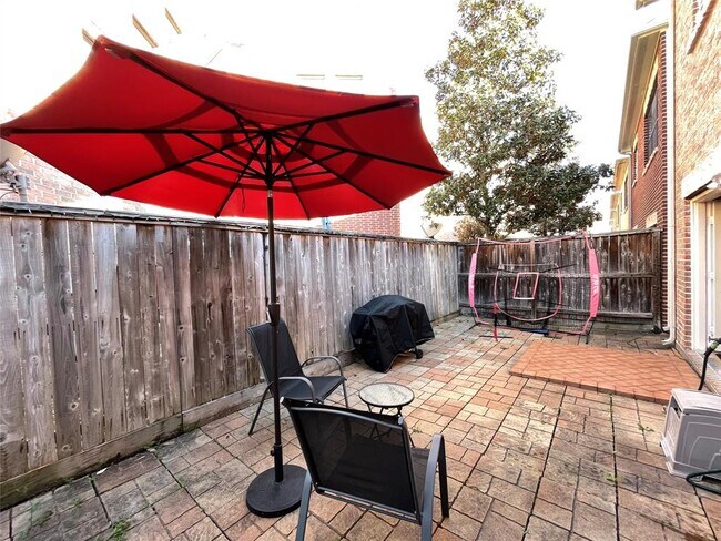 Building Photo - 9822 Samantha Suzanne Ct