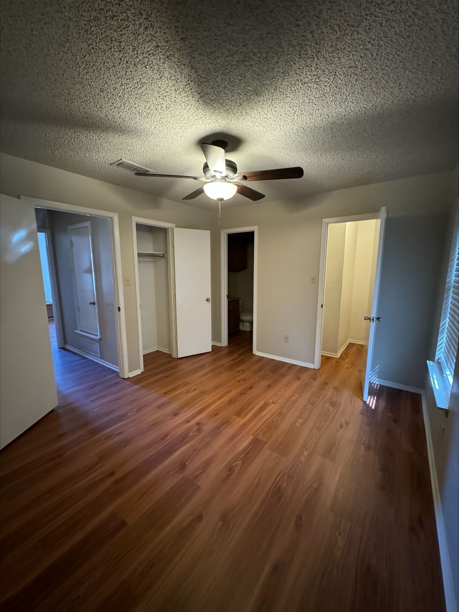 Building Photo - 1227 Dallas Dr