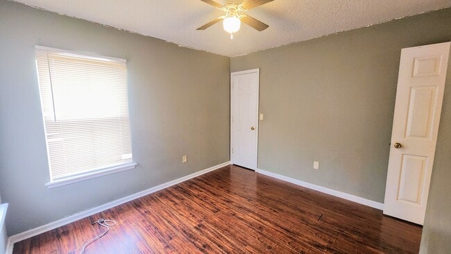 Building Photo - Spacious 4BR w/ Fenced Yard + Covered Lanai + 2 Car Garage  in Orange Park!