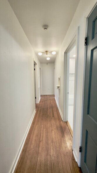 Building Photo - 3413 Montlake Dr