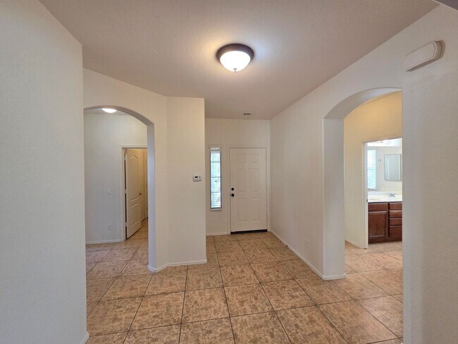 Building Photo - Beautiful 4 Bed/2 Bath in Goodyear!