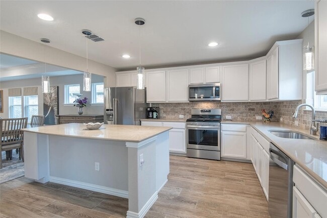 Building Photo - 7633 Rampart Dr