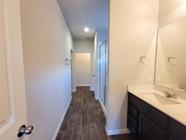 Building Photo - 13925 Heywood Dr