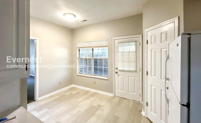 Building Photo - 1532 Lake Park Dr