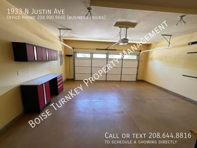 Building Photo - 1933 N Justin Ave