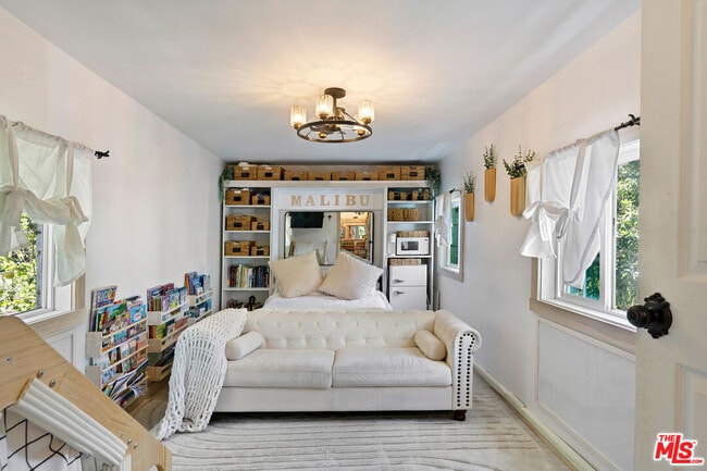 Building Photo - 2851 Seabreeze Dr