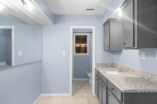 Building Photo - 20339 Pin Oak Loop