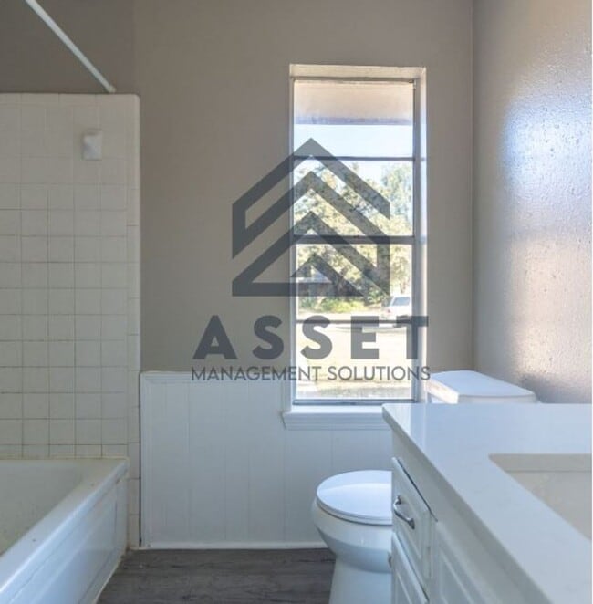 Building Photo - Charming 5 Bedroom Rent to Own Home!!