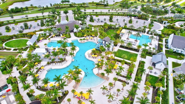 Building Photo - 15120 Wildwood Cir