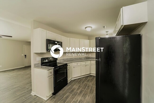 Building Photo - 2 Bedroom Pet-Friendly Home in Charlotte, NC with Main Street Renewal