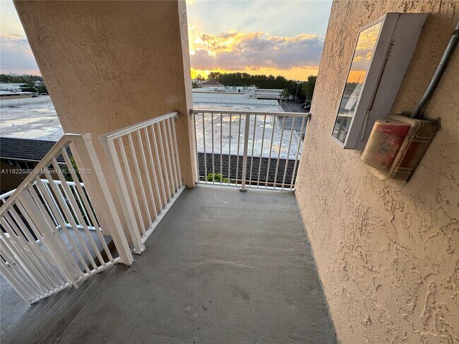 Building Photo - 1085 W 68th St