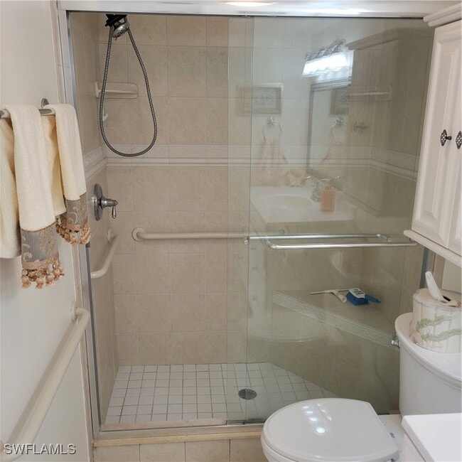 Building Photo - 200 Valley Stream Dr