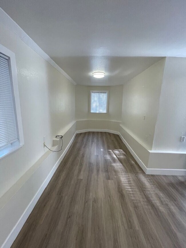 Building Photo - 1946 E 20th St