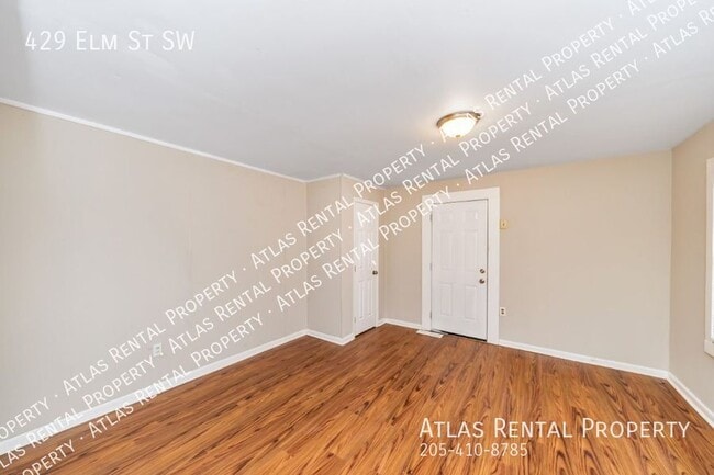 Building Photo - 429 Elm St SW