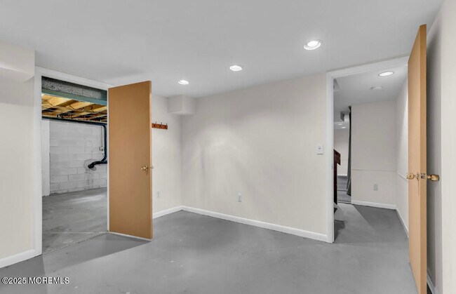Building Photo - 6 Harmony Hill Ct
