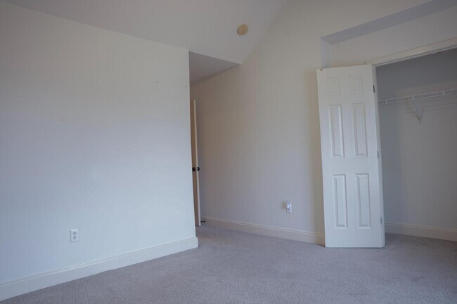 Building Photo - 2206 Anderson Rd