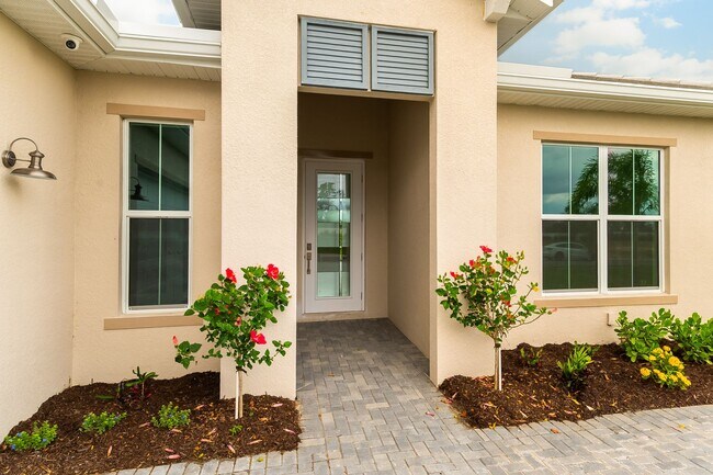 Building Photo - Exquisite 3-Bed 3.5-Bath Home in Prestigio...