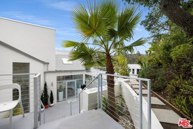 Building Photo - 3210 Coldwater Canyon Ln