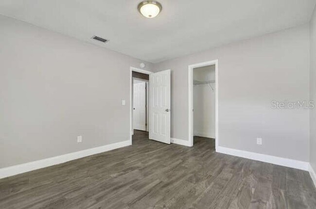 Building Photo - 4319 W La Salle St