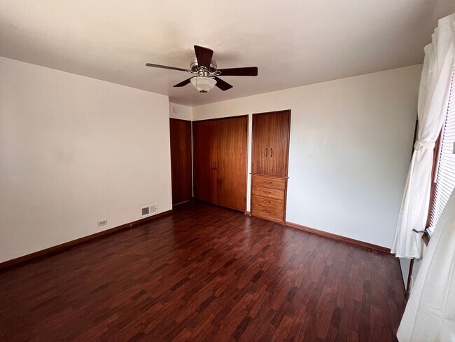 Building Photo - 1122-1124 N San Gabriel Ave