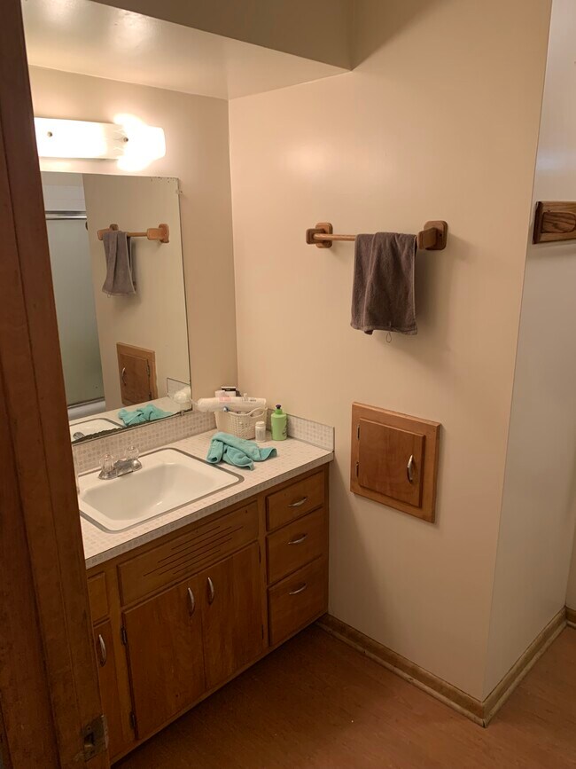 Building Photo - 108 Meadow Ln