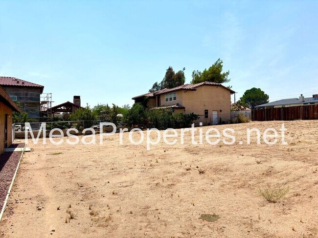 Building Photo - 8988 Grapefruit Ave