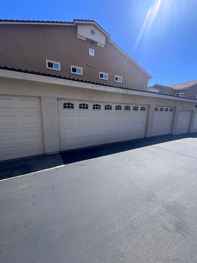 Building Photo - NICE CONDO AT THE RESERVES @ GALLERIA IN ROSEVILLE!!