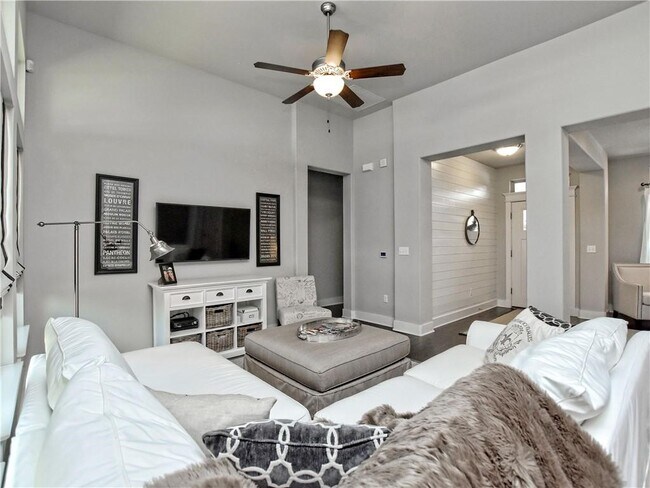 Building Photo - 10911 Rock Island Dr