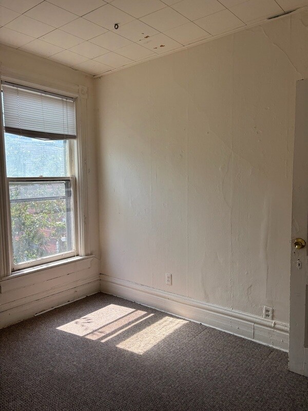 Building Photo - 319 N Pinckney St