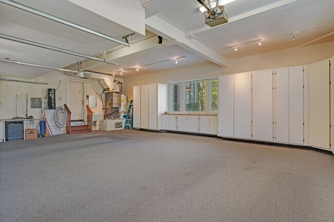 Building Photo - Luxury Custom Home in Folsom with Pool, 3-Car Garage & 4,300+ Sq Ft!