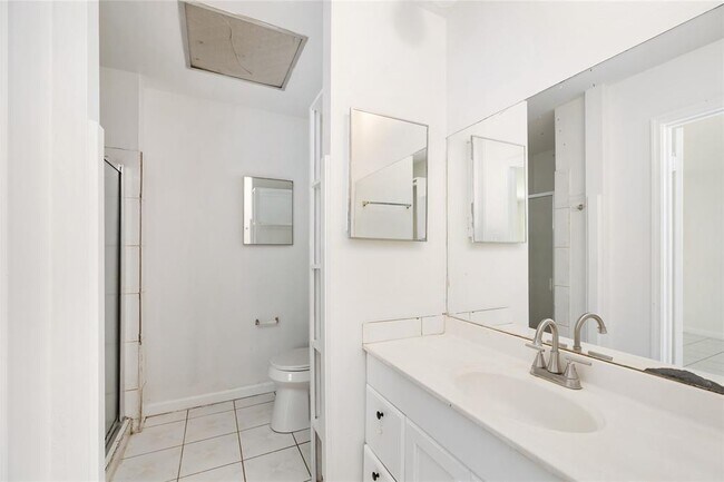 Building Photo - 10707 Glenfield Ct