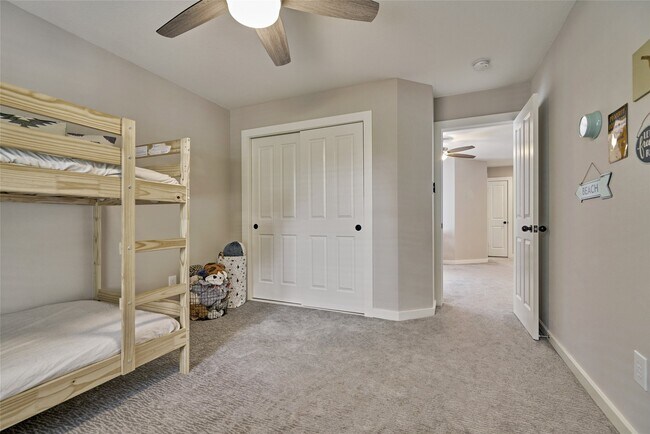 Building Photo - 38 E Gaslight Pl
