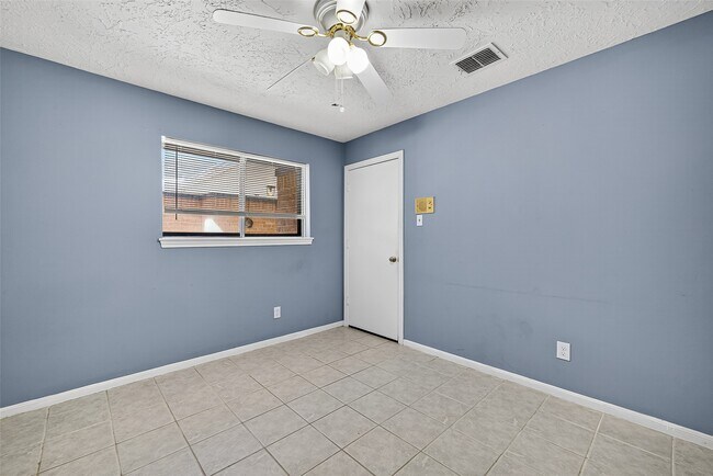 Building Photo - 12315 Chessington Dr