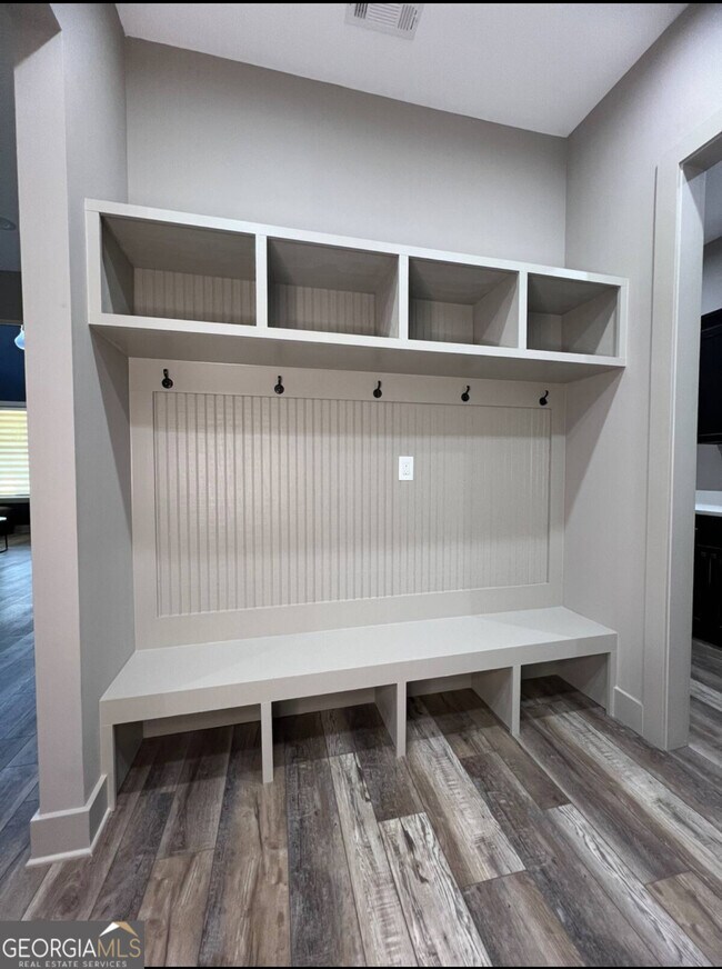 Building Photo - 950 Island Shoals Rd