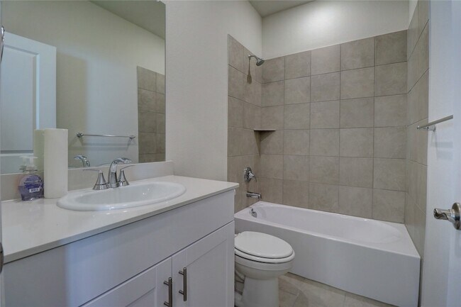 Building Photo - 4104 Zoe Ln