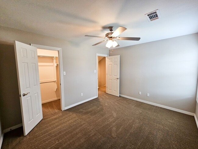 Building Photo - Beautiful 3 Bed/2.5 Bath Townhome in Chaff...