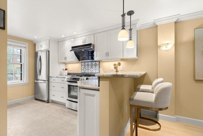 Building Photo - 49B Dana St