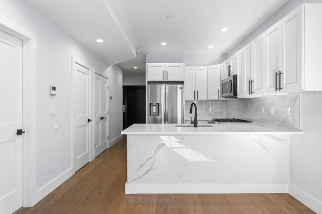 Building Photo - 3850 Washington St