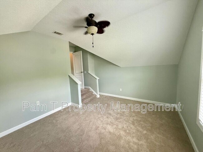 Building Photo - 674 Bristol Way