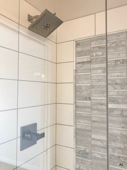 Building Photo - 3300 NE 65th St