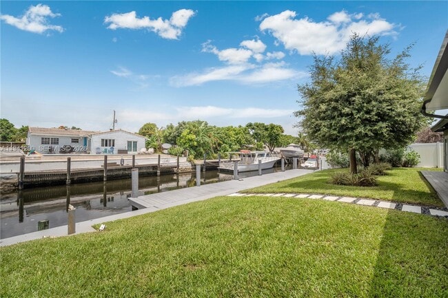 Building Photo - 1931 SW 22nd Ave