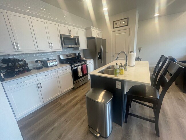 Building Photo - 5801 S Garnet Dr
