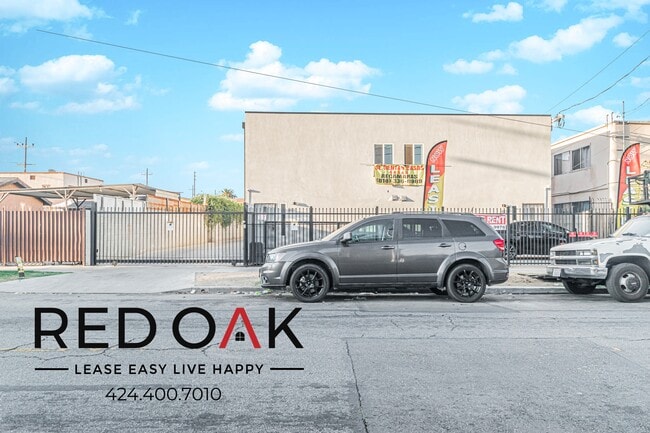 Building Photo - 651 W 92nd St