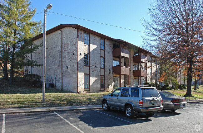 Building Photo - Foxcroft Apartments