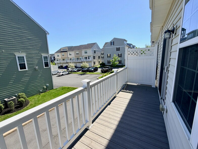 Composite deck - 3744 Green St