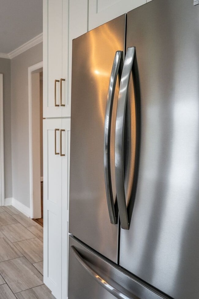 Building Photo - 2420 Durwood-