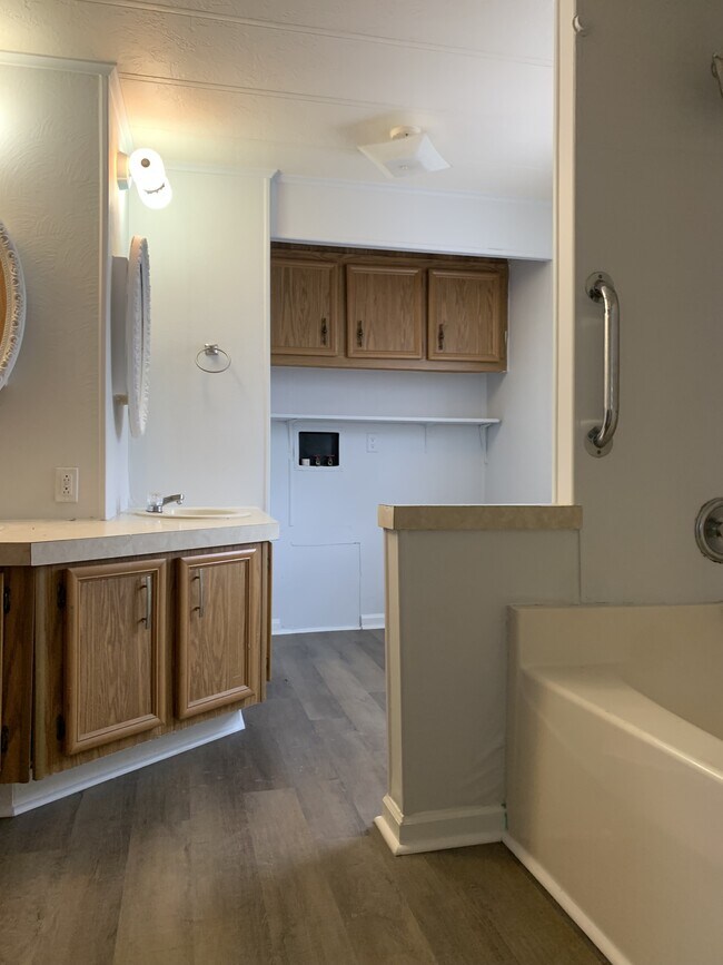Building Photo - 5006 Willow Run Dr