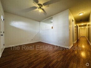 Building Photo - 4621 Kirkland Ave