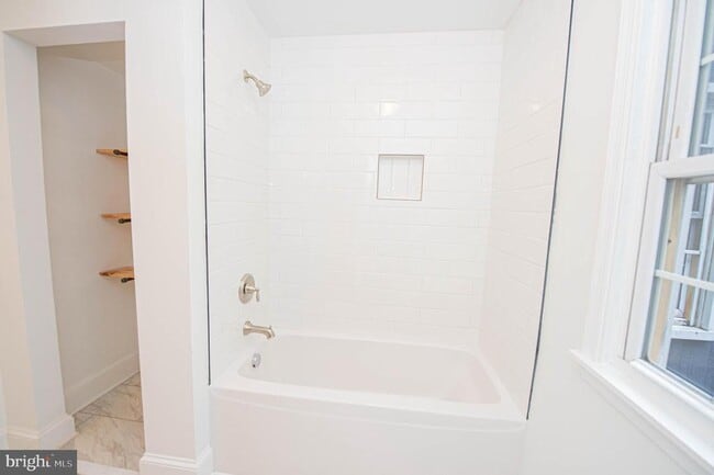 Building Photo - 308 N Division St