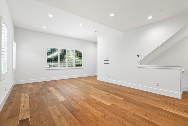 Building Photo - 39527 Stevenson Pl